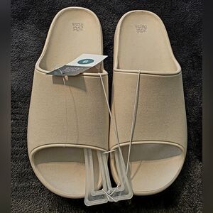 Wild Fable Slipper- Size 9